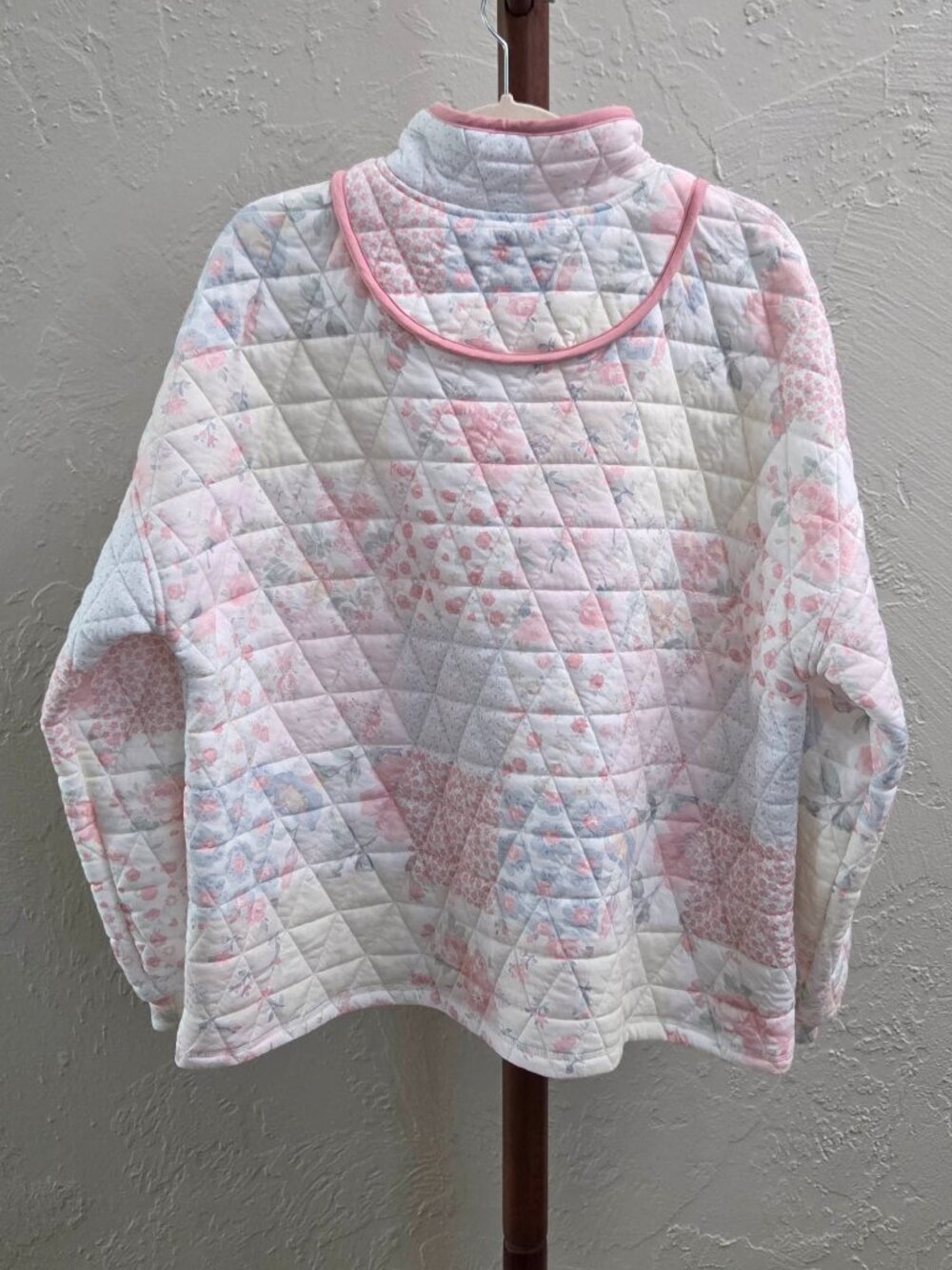 T83. Quilted Floral Print‎ Pullover - Picture 6 of 7